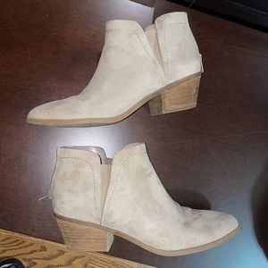 Carlos Santana Beige Booties size 8